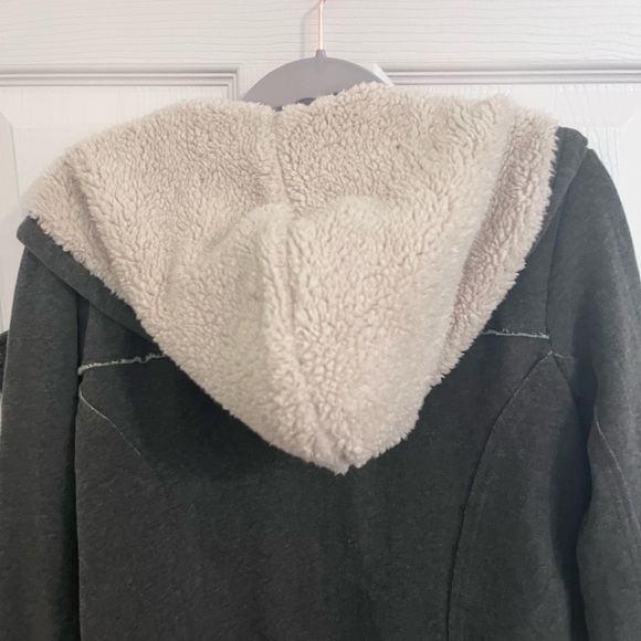 Roxy Asymmetrical Zip Up Faux Fur (Sherpa) Hoodie Jacket w/ button detail. S. - Picture 5 of 16